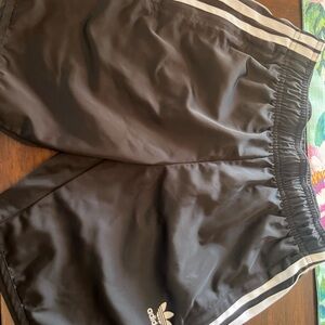 Adidas Black and White Youth Striped Shorts Soccer unisex. Worn only one time !